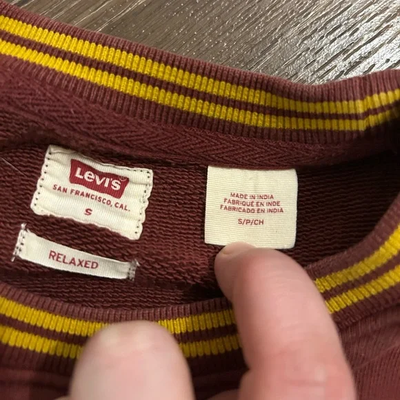 Levi's Men's Maroon Sweater with Duck - Picture 2 of 5